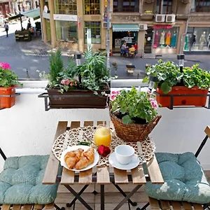 Traditional Romanian Apartamento